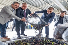 sezonun-ilk-zeytinyagi-baskan-tugaydan.jpg