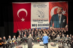 turkulerin-essiz-notalari-aydin-buyuksehir-belediyesi-sukran-gungor-yildiz-kenter-kultur-merkezi-ve-tiyatro-salonundan-yukseldi.jpg