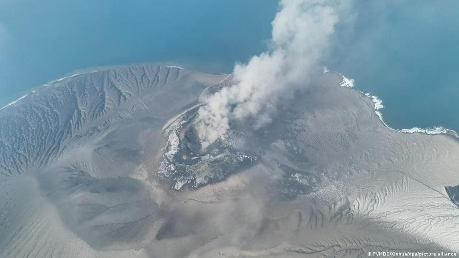 Volcanic erüpsiyonları Endonezya'daki havaalanları