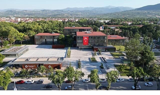 İnegöl Belediyesi’nden 1650 Öğrenciye 3.3 Milyon TL’lik Kırtasiye Desteği