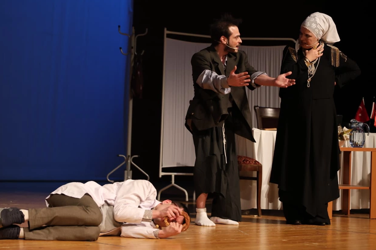 Osmangazi’de “Taksiratlı Şekibe” Seyirciyle Buluştu