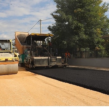 5-sokakta-asfalt-kaplama-calismasi-yapiliyor.jpg