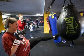 bucali-kadinlar-siddete-karsi-kick-boks-ogreniyor.jpg