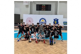 golcuk-belediyesi-voleybolda-tarih-yazdi-ust-uste-3-sampiyonluk.jpg