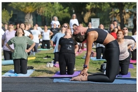 karsiyaka-belediyesinden-14-subata-ozel-yoga-etkinligi.jpg