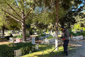 ayvalikta-mezarliklar-bayram-ziyaretlerine-hazirlandi.jpg