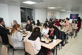 baskan-kocaman-iftar-sofrasinda-ogrencilerle-bulustu.jpg