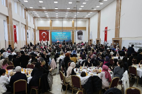 baskan-ozarslan-ve-esi-filiz-ozarslan-kadinlarla-iftar-sofrasinda-bulustu.jpg