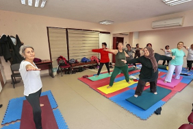 konaktan-ileri-yasa-saglikli-mola-yoga-kursuyla-zinde-kaliyorlar.jpg