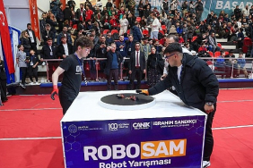 canikte-genc-mucitler-robotlariyla-sahneye-cikiyor.jpg