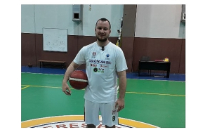 menderes-belediyesi-basketbol-takimindan-dikkat-ceken-hareket.jpg