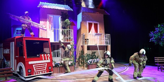 sehir-tiyatrolari-kahraman-itfaiyecilerin-hikayesini-itfaiyecinin-sirri-oyunuyla-anlatiyor.jpg